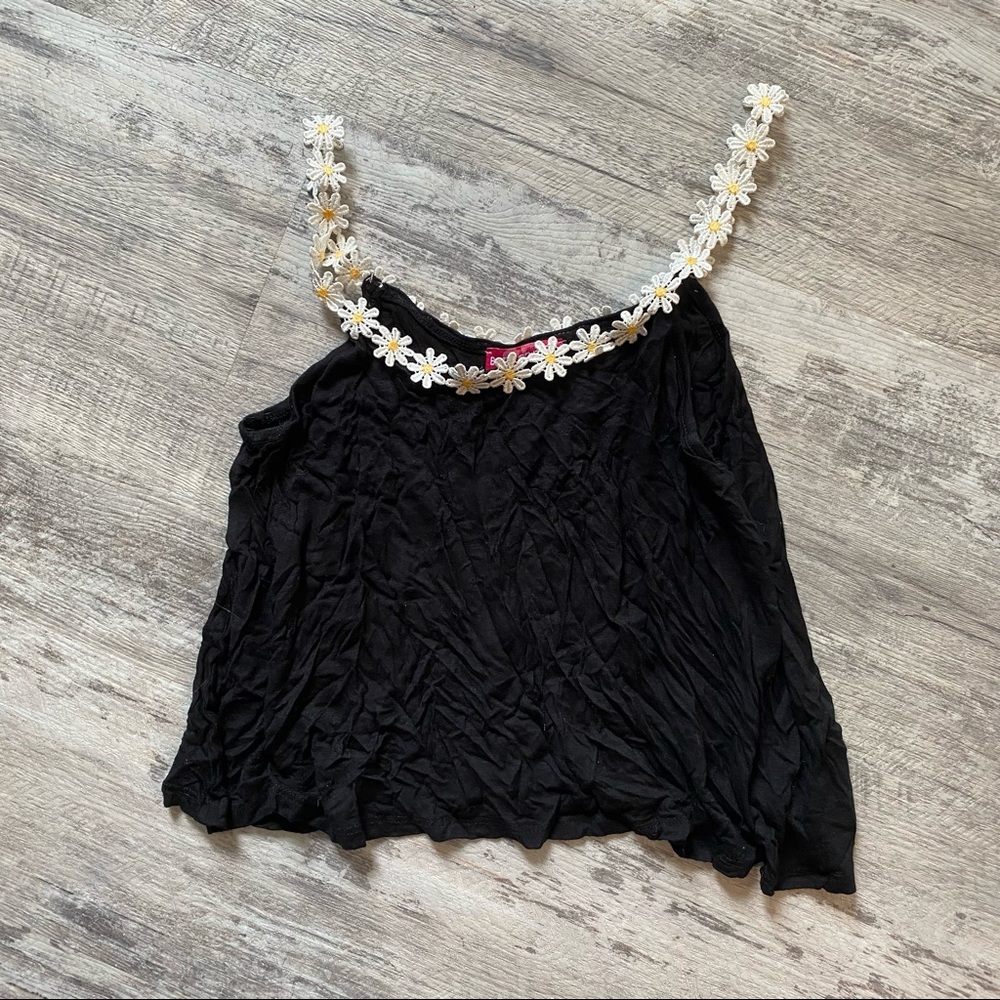 Body Central • Black Floral Flowy Cropped Tank